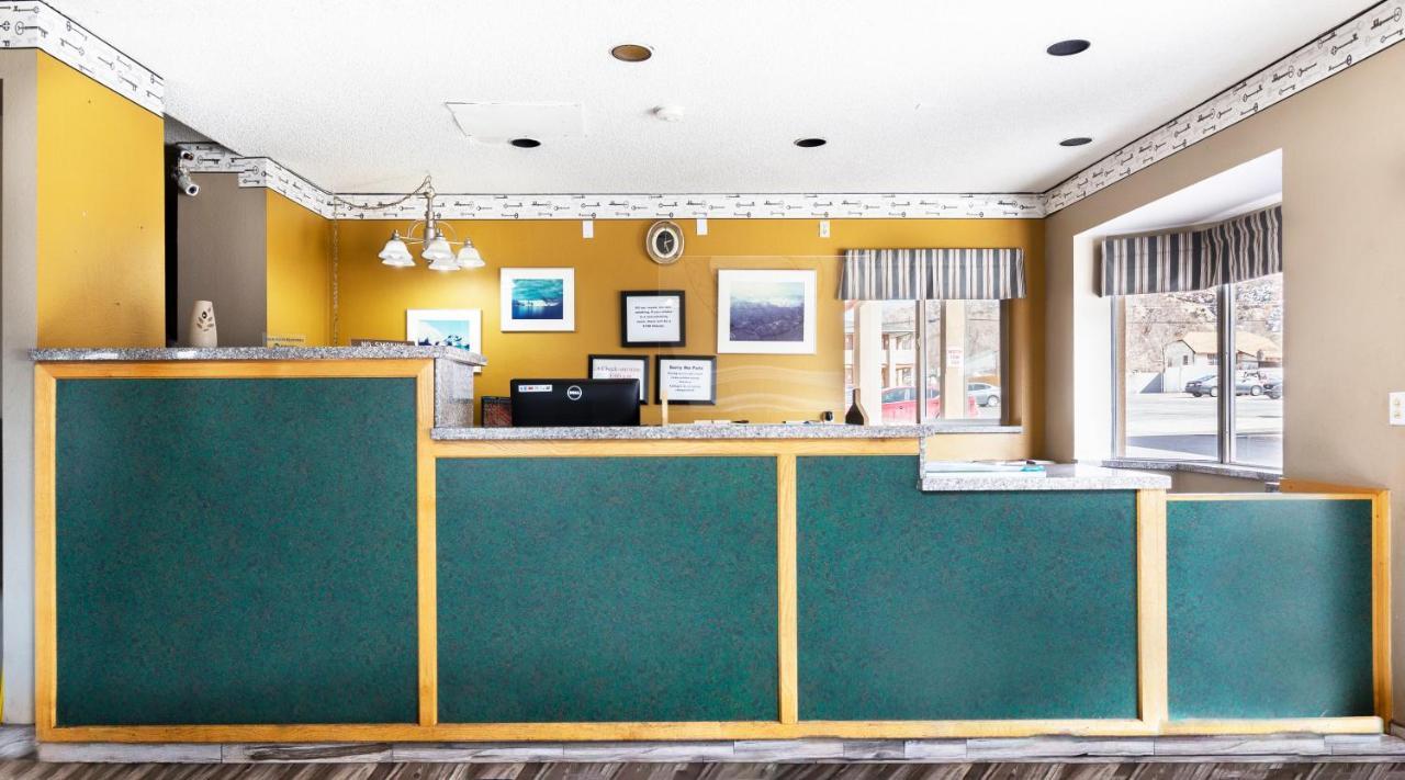 Hotel Cedar Valley