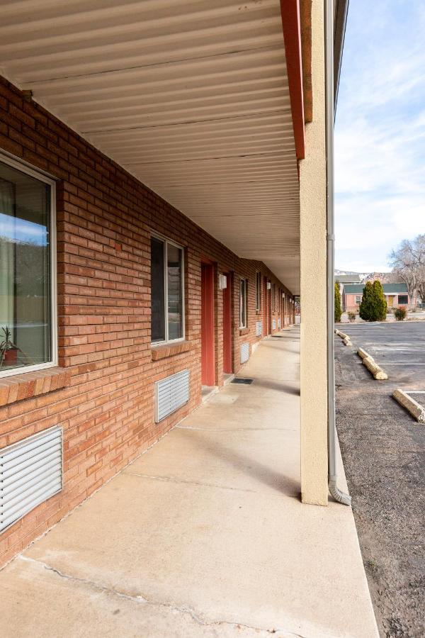 Hotel Cedar Valley